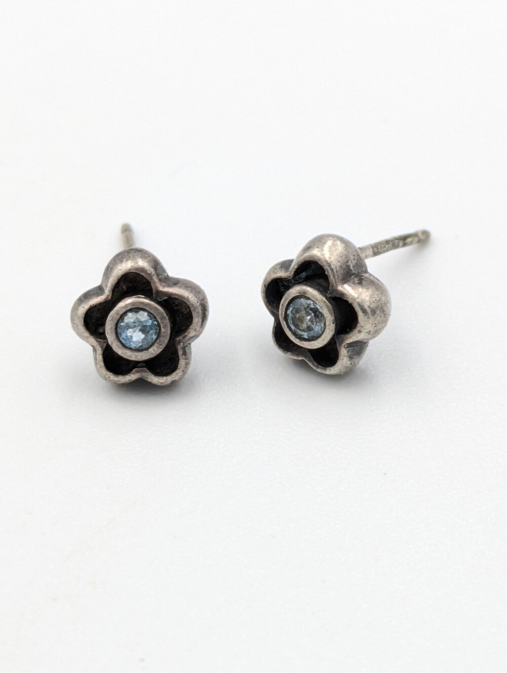Vintage signed 925 sterling silver flower stud earrings blue